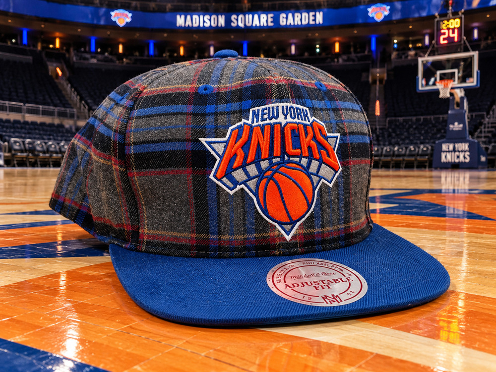 New York Knicks Mitchell & Ness Plaid Snapback Hat Cap NBA Rare Vintage Style